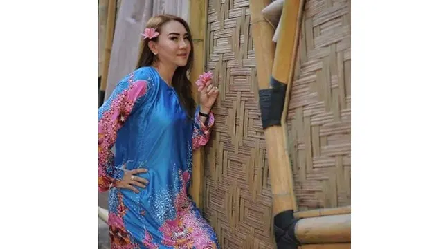 Berseteru dengan Nikita Mirzani, Ini 6 Potret Poppy Kelly Finalis Miss Indonesia 2005