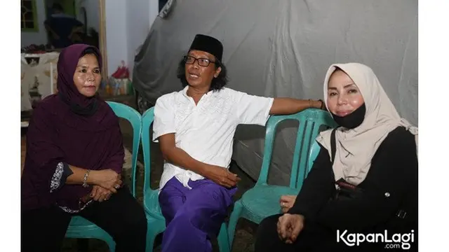 7 Potret Suasana Rumah Duka Omaswati, Penuh Pelayat dan dan Rekan Artis