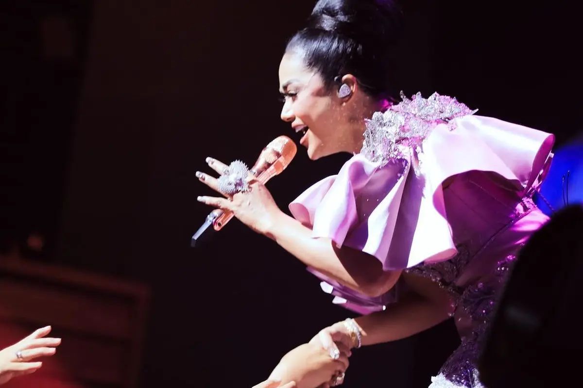 Kris Dayanti konser di Singapura (Instagram/krisdayantilemos)
