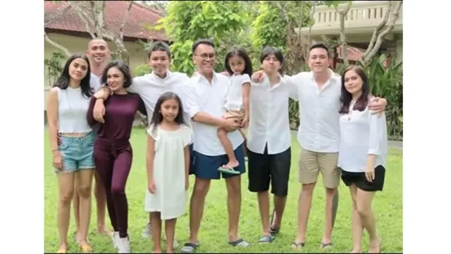 6 Potret Kebersamaan Yuni Shara dan Mantan Suami, Tetap Rukun Meski Sudah Bercerai