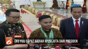 Eko Yuli, atlet angkat besi Indonesia diundang ke Istana Presiden. Eko mendapat apresiasi Jokowi setelah boyong 3 medali emas dari kejuaraan dunia di Turkmenistan.