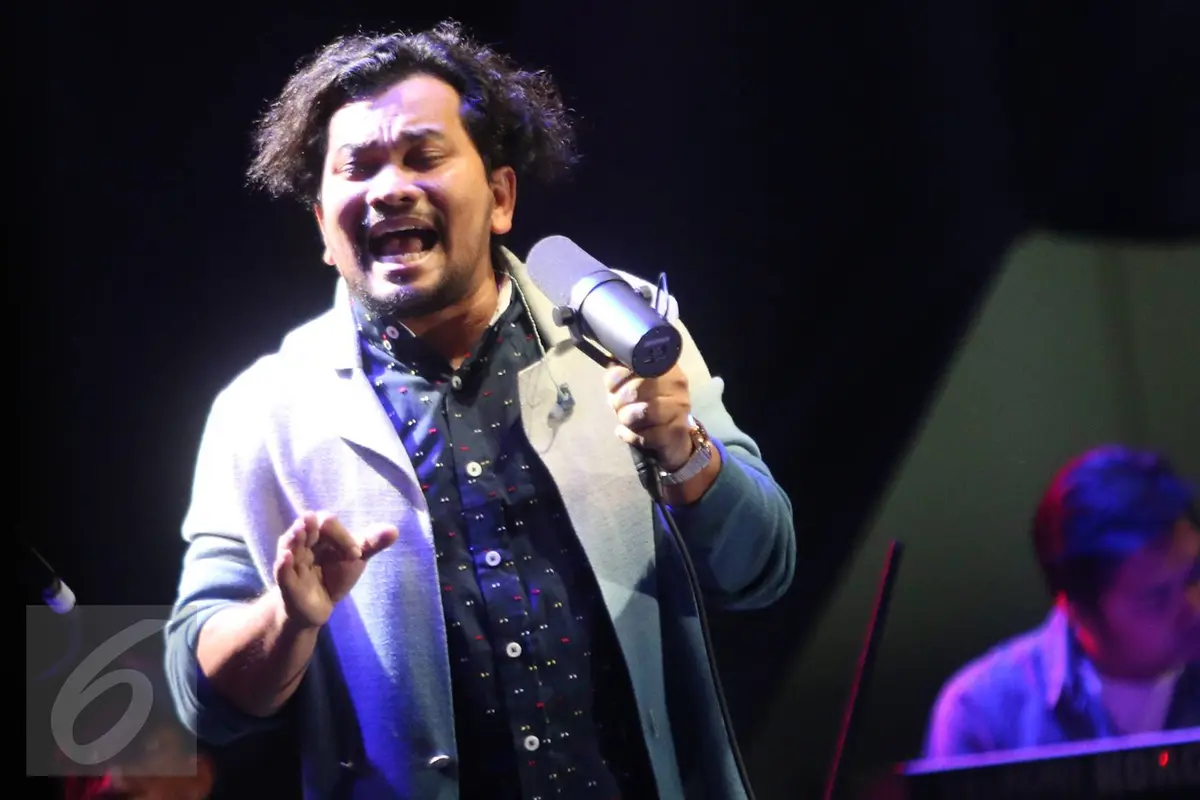 Aksi Tompi dalam Java Jazz Festival 2017