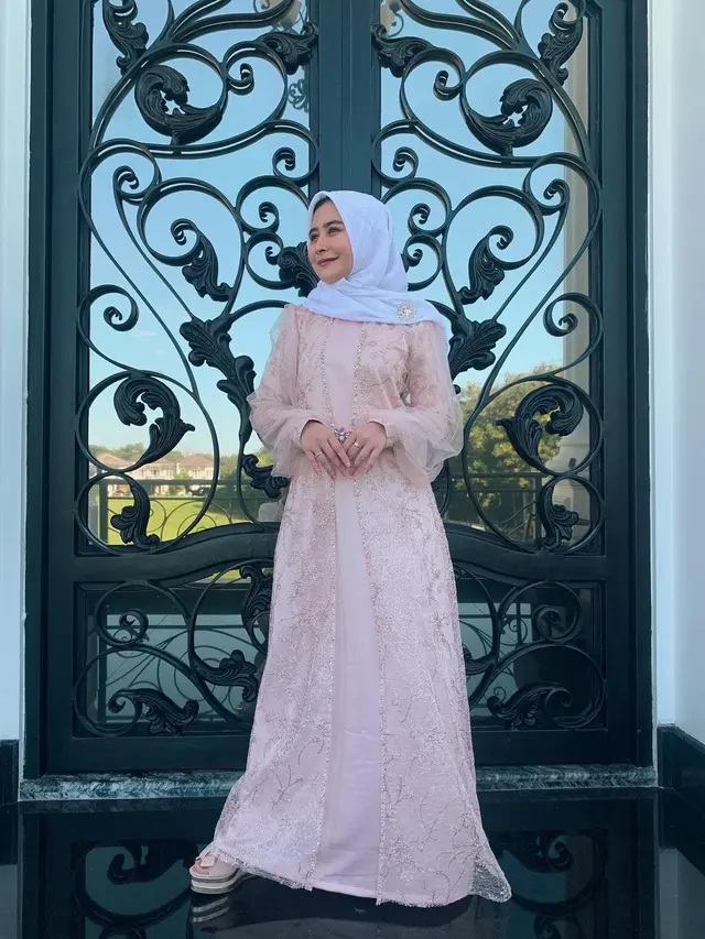 7 Pesona Prilly Latuconsina saat Tampil Berhijab, Curi Perhatian
