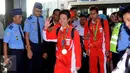 Ganda campuran Indonesia, Lilyana Natsir (depan) dan Tontowi Ahmad saat tiba di Bandara Soekarno Hatta, Banten, Selasa (23/8/2016). Tontowi Ahmad/Lilyana Natsir berhasil meraih emas olimpiade Rio 2016 di Brasil. (Liputan6.com/HelmiFithriansyah)