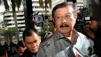 Mantan Jaksa Agung Basrief Arief sambangi KPK, Jakarta, Senin (17/11/2014) (Liputan6.com/Miftahul Hayat)