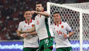 Pemain Bulgaria merayakan gol penalti yang dicetak oleh Marin Petkov ke gawang Timnas Indonesia dalam laga final FIFA Series 2026 di Stadion Utama Gelora Bung Karno (SUGK), Senayan, Jakarta, Senin (30/03/2026). (Bola.com/Abdul Aziz)