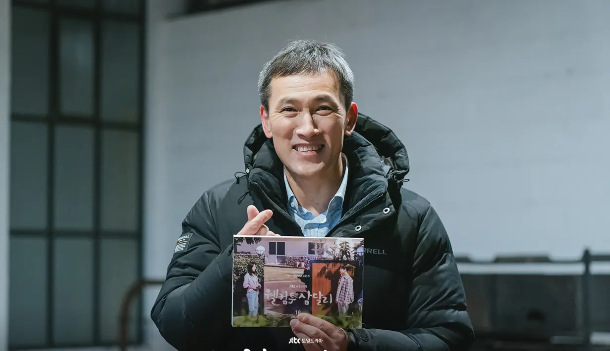 Yoo Oh Sung, yang berperan sebagai ayah Jo Yong Pil, Jo Sang Tae, mengatakan, “Saya bersyukur bisa bekerja sama di tempat yang sama di mana kisah hidup yang hangat, indah, dan indah terungkap.” (Foto: Instagram/ jtbcdrama)
