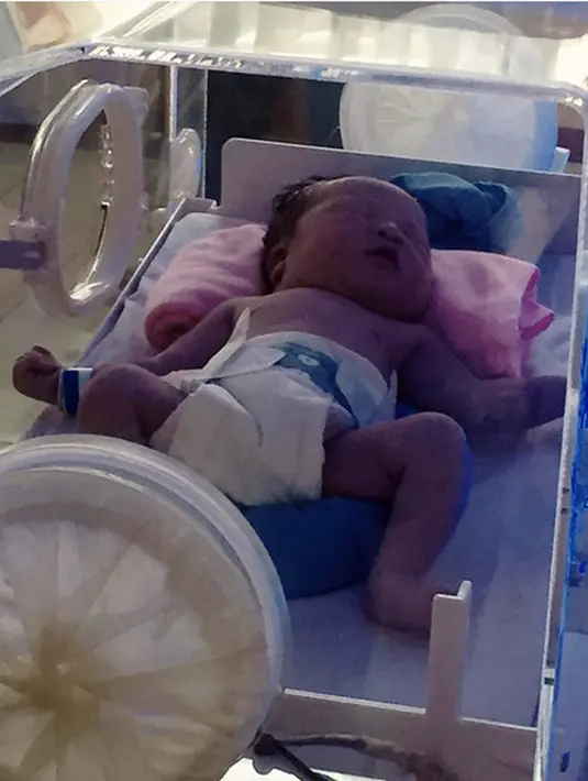 "Alhamdulillah telah lahir dengan sehat baby Kanaka..selamat ya buat ayah Irfan dan bunda Tya..😍😍😍😍❤️❤️," tulis Firmansyah melalui akun Instagram-nya, Kamis (4/8/2016). (dok. Instagram)