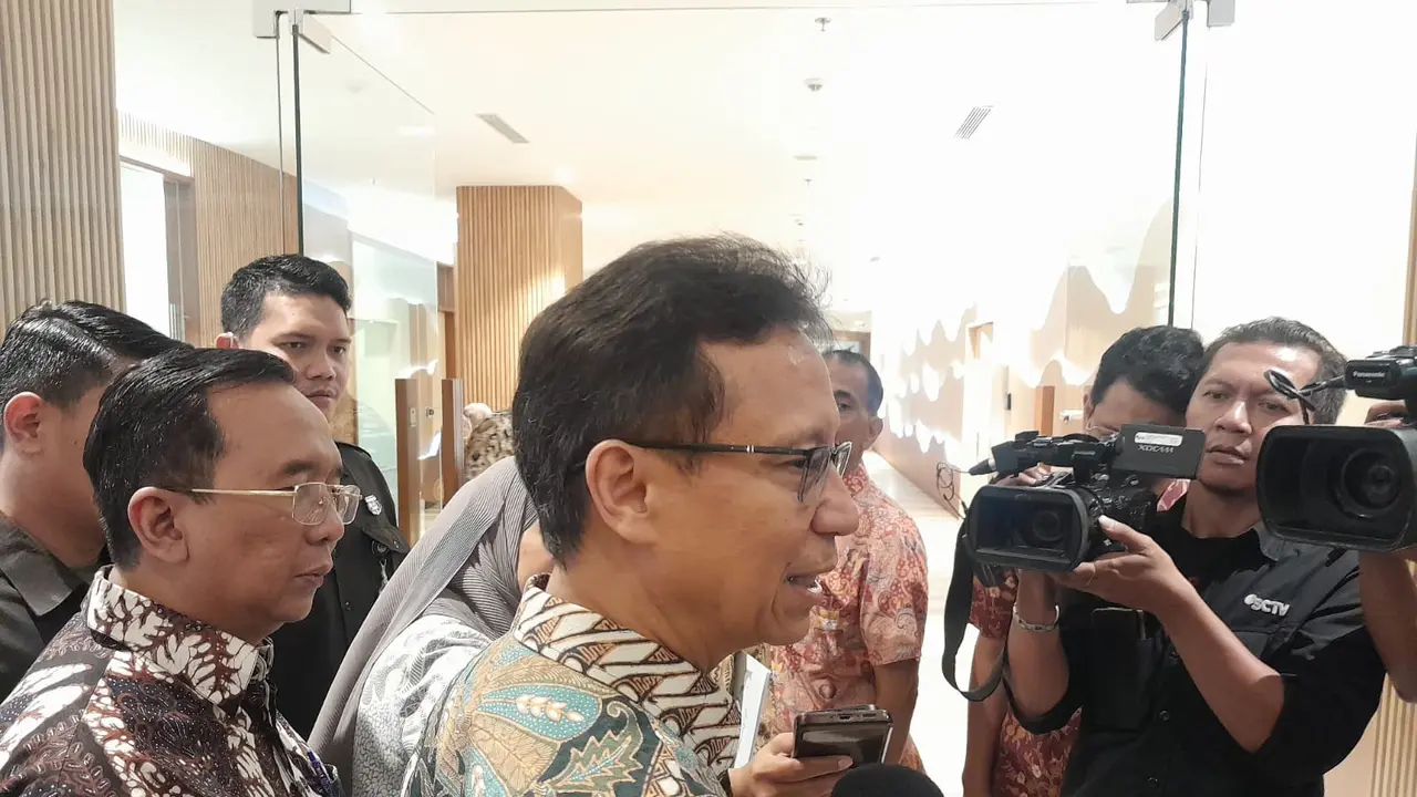 Menkes Budi soal usulan IDI terkait gaji dokter dan dokter spesialis saat ditemui pada Selasa (1/9/2026).