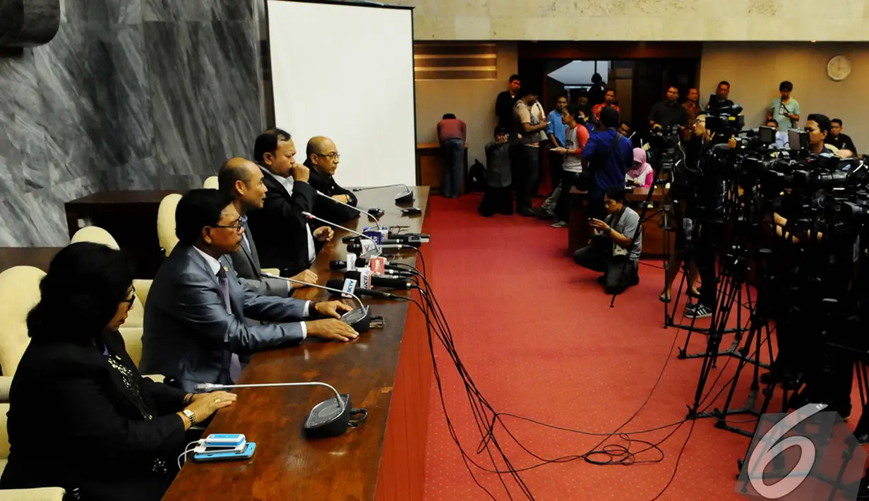 Fraksi Nasdem mengadakan konferensi pers terkait perdamaian di DPR yang telah mencapai kemajuan yang baik, Jakarta, Kamis (13/11/2014) (Liputan6.com/Andrian M Tunay)