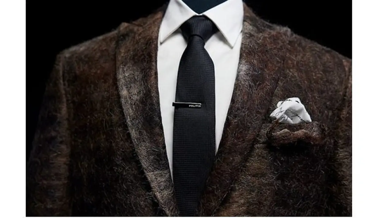Merek Pakaian Ini Buat Setelan Jas yang Unik Banget, Terbuat dari Kumis Pria