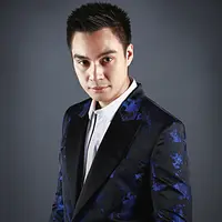 Baim Wong. (Fotografer: Deki Prayoga, Digital Imaging: Denti Ebtaviani, Wardrobe: Renzi Lazuardi (Jas), Antoni Morato (Kemeja dan celana), Make up: First, Bintang.com)