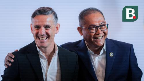 Foto: Ajak Keluarga, John Herdman Resmi Diperkenalkan Sebagai Pelatih Baru Timnas Indonesia