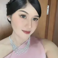 Erina Gudono Saat Jadi Bridesmaid. [@erinagudono]