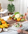 Menjalani diet sering kali membuat seseorang merasa harus selalu membatasi diri. Padahal, makan tetap perlu terasa menyenangkan agar pola makan sehat bisa bertahan lama. (foto/dok: freepik/pvproductions)