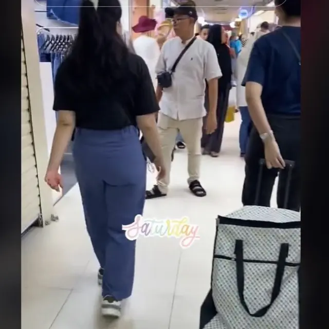 Pasar Tanah Abang Berusaha Bangkit dengan Konsep Little Bangkok dan Live Streaming.  foto: TikTok @adeakitakizawa