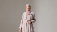 9 Model Gamis Abaya Outer 2 in 1 untuk Lebaran 2026, Tampil Modis dan Praktis