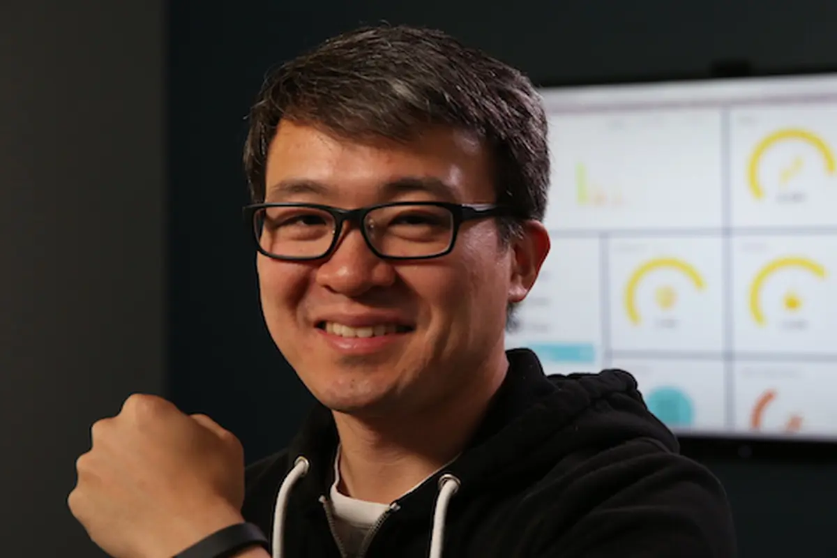 Dianggap Bukan Smartwatch, Bos Fitbit Sindir Apple Watch