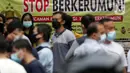 Pencari suaka asal Afghanistan melakukan aksi unjuk rasa di depan Kantor UNHCR, Jalan Kebon Sirih, Jakarta, Selasa (24/8/2021). Aksi ini akhirnya dibubarkan pihak kepolisian karena menimbulkan kerumunan dan kemacetan di sekitar lokasi. (Liputan6.com/Helmi Fithriansyah)