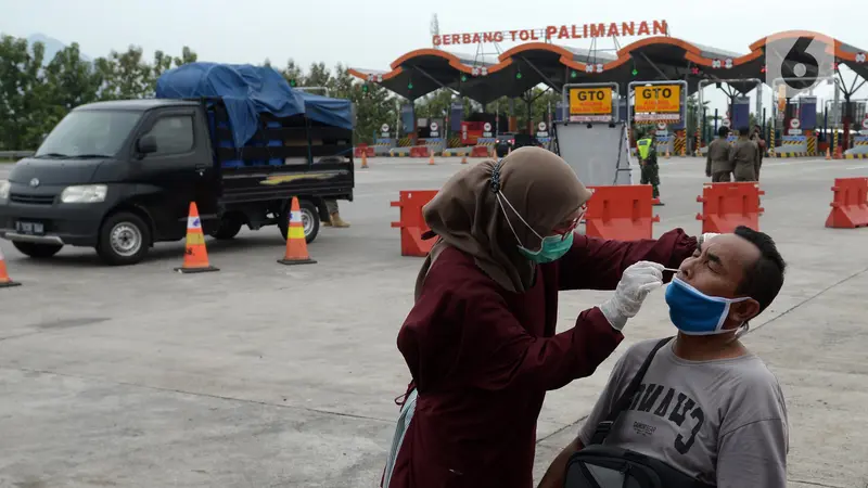 FOTO: Ada Larangan Mudik, Gerbang Tol Palimanan Terpantau Sepi