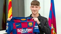 Barcelona berhasil merebut remaja asal Inggris, Louie Barry secara gratis (Marca)