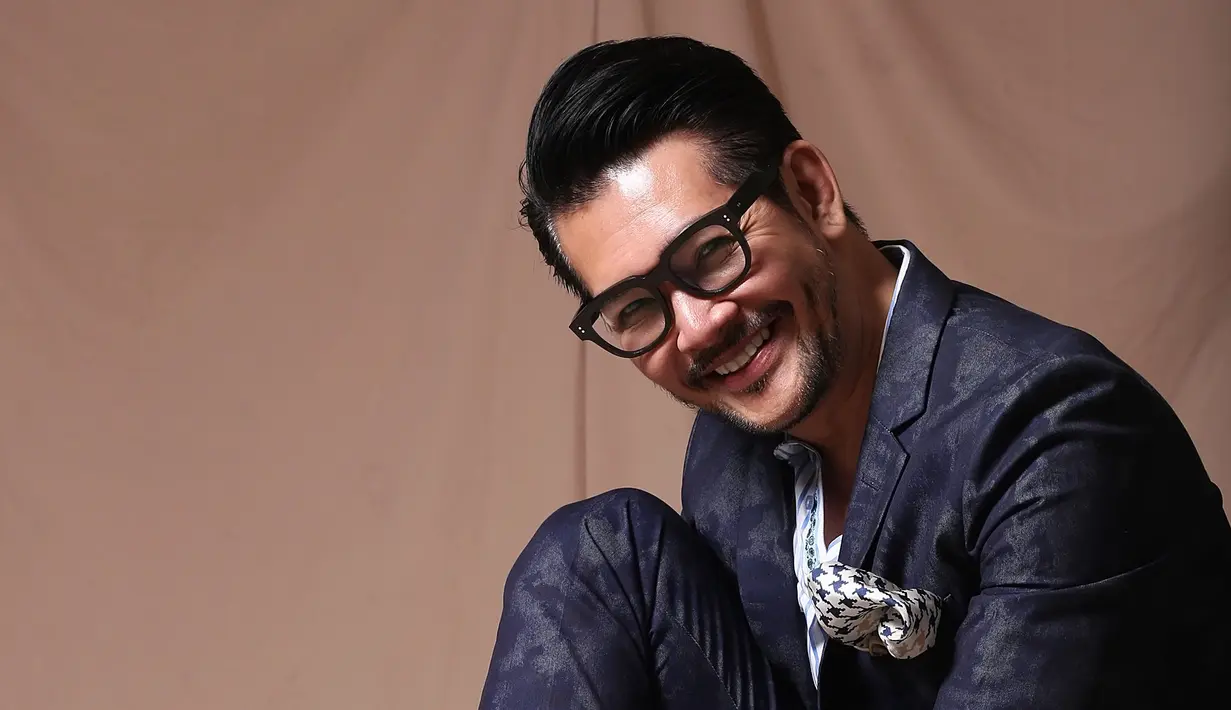 Menurut Ferry Salim, jas dapat membuat proporsi badan lebih gagah dan terlihat keren. (Bambang E. Ros/Bintang.com)