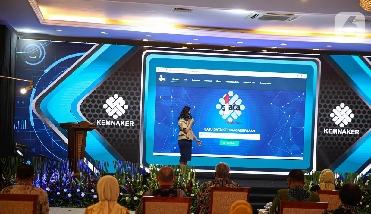 Suasana peluncuran Satu Data Ketenagakerjaan di Kemnaker, Jakarta, Kamis (5/11/2020). Kemnaker meluncurkan satu data ketenagakerjaan guna mewujudkan pembangunan ketenagakerjaan yang berbasis data sesuai Peraturan Presiden Nomor 39 Tahun 2019 tentang Satu Data Indonesia. (Liputan6.com/Faizal Fanani)