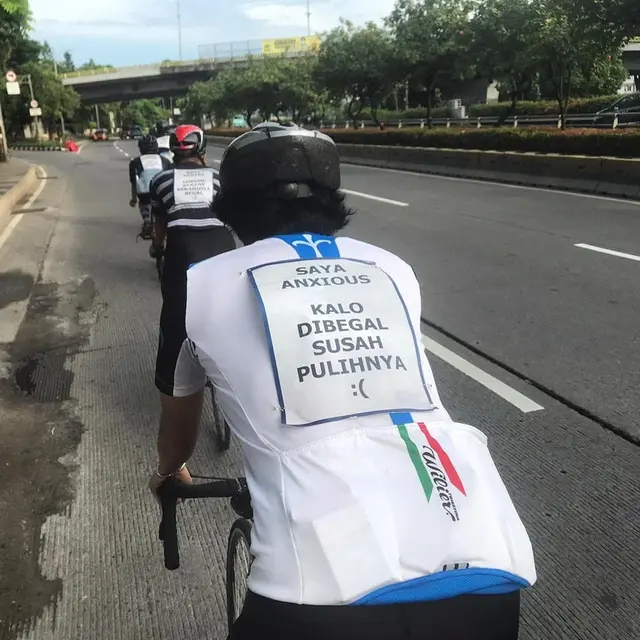 6 Potret Pesan Lucu Pesepeda Agar Tak Jadi Sasaran Begal