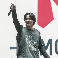 Huening Kai dari Tomorrow X Together tampil pada hari ketiga Festival Musik Lollapalooza di Grant Park, Chicago, Amerika Serikat, 30 Juli 2022. (Photo by Amy Harris/Invision/AP)