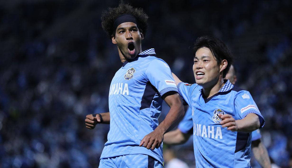 Meski begitu, Ryo Germain kemudian harus absen dalam dua laga terakhir karena cedera kepala dan belum diketahui pasti kapan ia akan kembali. Usai nanti kembali berlaga, apakah ia akan mampu mempertahankan performanya dan jadi top skor musim ini? Kita tunggu saja! (J.LEAGUE)