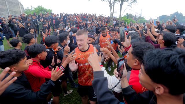 Beri Dukungan Jelang Lawan Persib Bandung, The Jakmania Geruduk Persija Training Ground