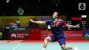 Laga kedua pebulu tangkis tunggal putra tersebut berlangsung sengit dan ketat. (Liputan6.com/Herman Zakharia)