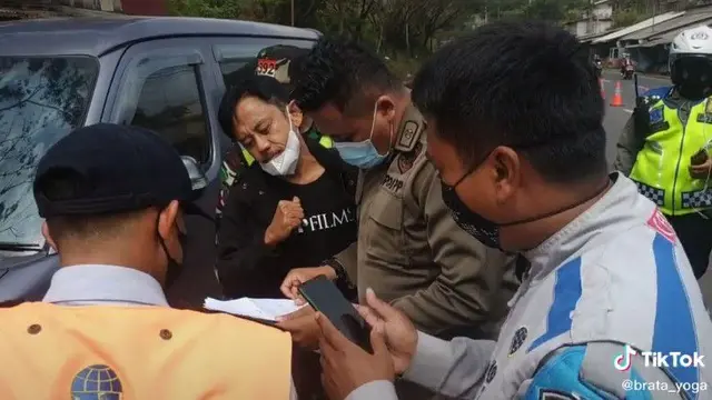 Epy Kusnandar saat menjalani pemeriksaan di penyeketan arus balik