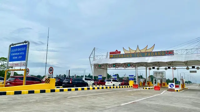 PT Hutama Karya (Persero) mencatat, sebanyak 145.037 kendaraan melintas di Jalan Tol Trans Sumatera (JTTS) pada Minggu, 29 Desember 2024.