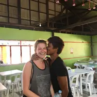 Katanya perbedaan wajah si pria dan pacarnya terlalu mencolok, padahal netizen nggak tahu kalau cowoknya ternyata... (Foto: Facebook/Migs Cano)