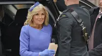 Ibu Negara AS Jill Biden tiba di Westminster Abbey sebelum upacara penobatan Raja Charles III di London, Sabtu (6/5/2023). Joe Biden mengutus istrinya untuk menghadiri penobatan Raja Charles III di mana hal itu  meneruskan tradisi tak ada Presiden AS yang pernah menghadiri penobatan Raja Inggris. (Jacob King/PA via AP)
