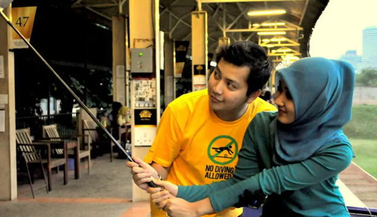 "Me and My Dearest" tulis Tito Haris Prasetyo sebagai keterangan foto yang diunggah pada 10 Februari 2010 silam. Dari beberapa foto yang diunggah saat masih pacaran, pasangan ini terlihat begitu serasi. (Facebook/tito.labs)