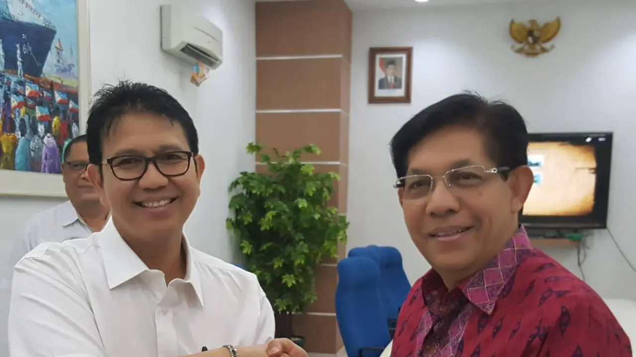 Dubes RI Dakar, Mansyur Pangeran bersama Dirut PT. PAL Budiman Saleh. (Sumber: KBRI Dakar)
