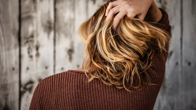 Ilustrasi rambut pirang