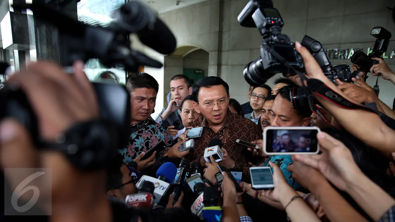 20161024-Ahok-Klarifikasi-Tentang-Penistaan-Agama-Jakarta-JT