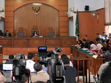Pengadilan Negeri Jaksel menggelar sidang pembacaan putusan gugatan praperadilan atas pemohon mantan Dirut PT Pelindo II RJ Lino, Selasa (26/1). Dalam sidang itu Hakim menolak seluruh permohonan praperadilan RJ Lino atas KPK. (Liputan6.com/Yoppy Renato)