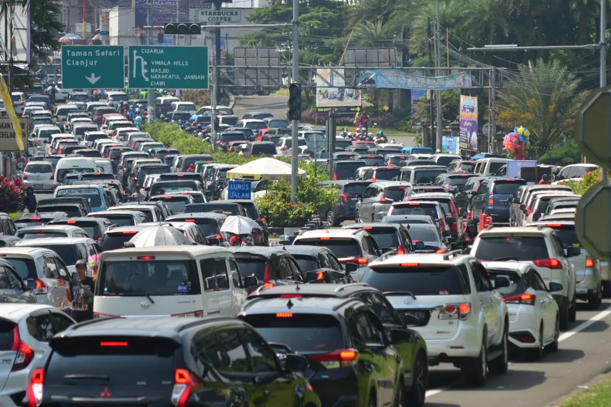 Jalur Puncak Bogor Macet Parah hingga Cianjur