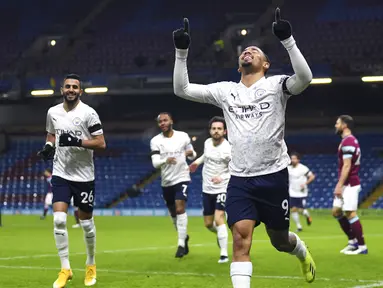Manchester City melanjutkan tren positif dengan menaklukkan Burnley dua gol tanpa balas dalam laga Premier League 2020/21 pekan ke-22 yang dihelat di Turf Moor, Kamis (4/2/2021). (Gareth Copley/Pool via AP)