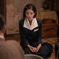 IU dalam When Life Gives You Tangerines. (foto: Netflix)