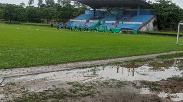 Becek, Suasana Tempat Latihan Timnas Indonesia