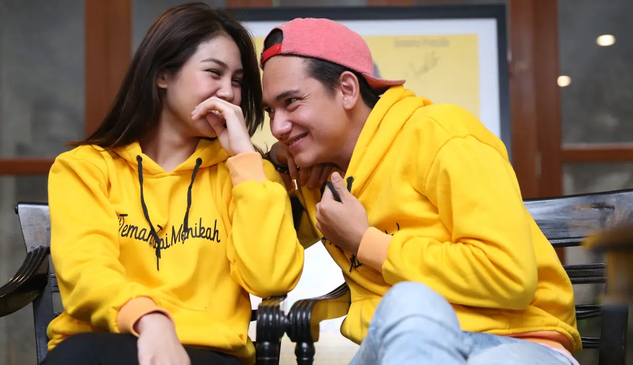 Nah, terkait soal hubungannya dengan Vanesha di kehidupan nyata, Adipati pun menyerahkan semuanya kepada publik, apakah dirinya dengan Vanesha cocok atau tidak. (Nurwahyunan/Bintang.com)