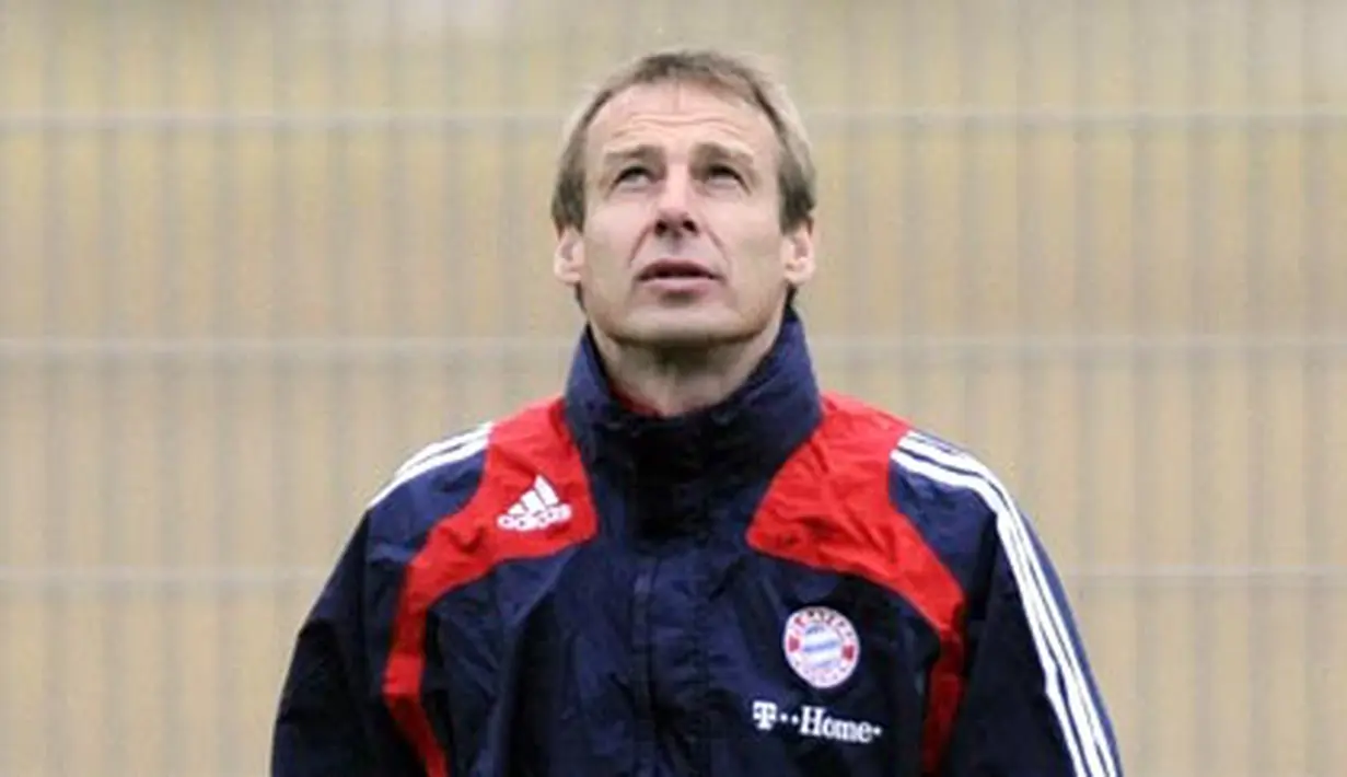 Bayern Munich&#039;s head coach Juergen Klinsmann attends a training session on March 6, 2009 at the club&#039;s grounds in Munich, southern Germany. AFP PHOTO/OLIVER LANG