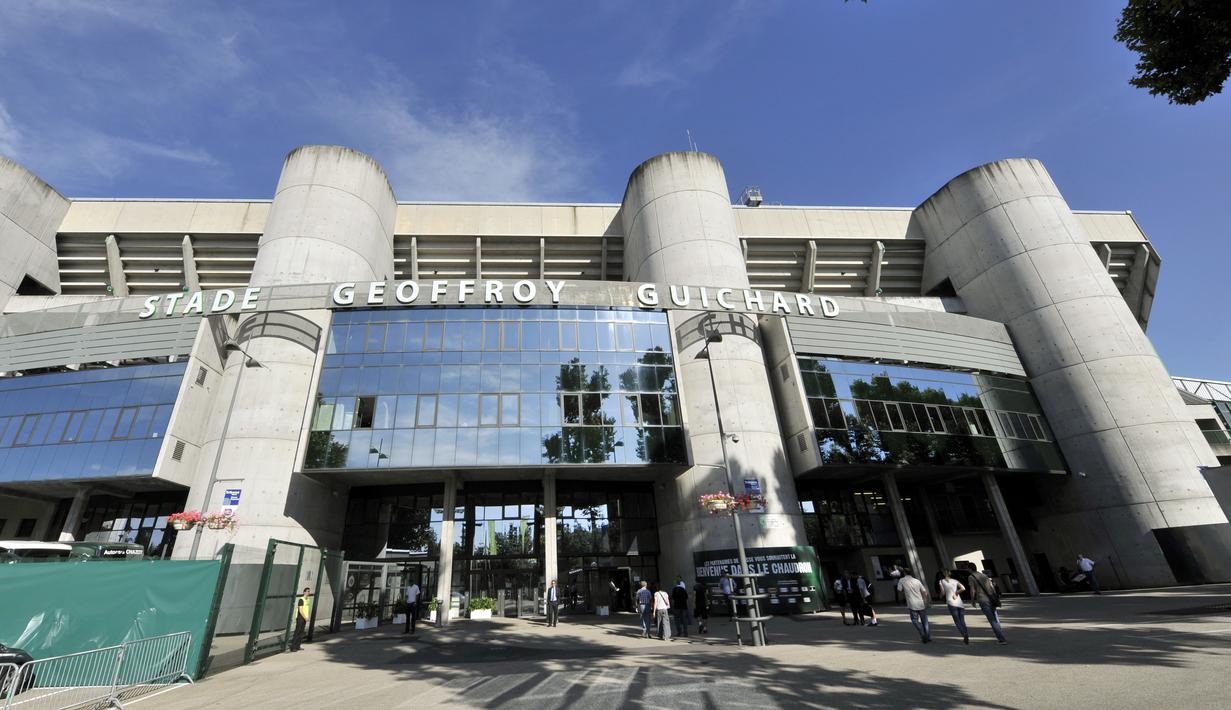 Stadion Geoffroy Guichard yang terletak di Saint-Etienne hanya berkapasitas 800 penonton saat dibuka tahun 1931. Saat ini mampu menampung 41.138 penonton. (AFP/Thierry Zoccolan)