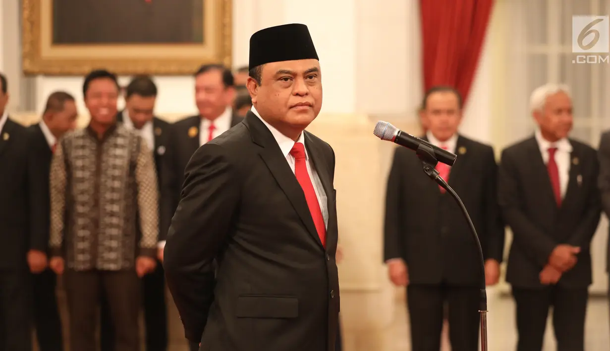 Komjen Syafruddin saat dilantik sebagai Menteri Pendayagunaan Aparatur Negara dan Reformasi Birokrasi (PANRB) di Istana Negara, Jakarta, Rabu (15/8). Syafruddin dinilai mampu melaksanakan program reformasi birokrasi. (Liputan6/HO/Pian)