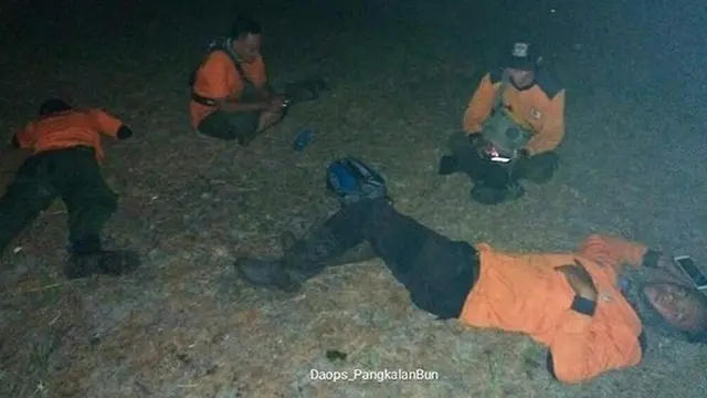 7 Potret Relawan Pemadam kebakaran Hutan dan Lahan Ini Bikin Haru